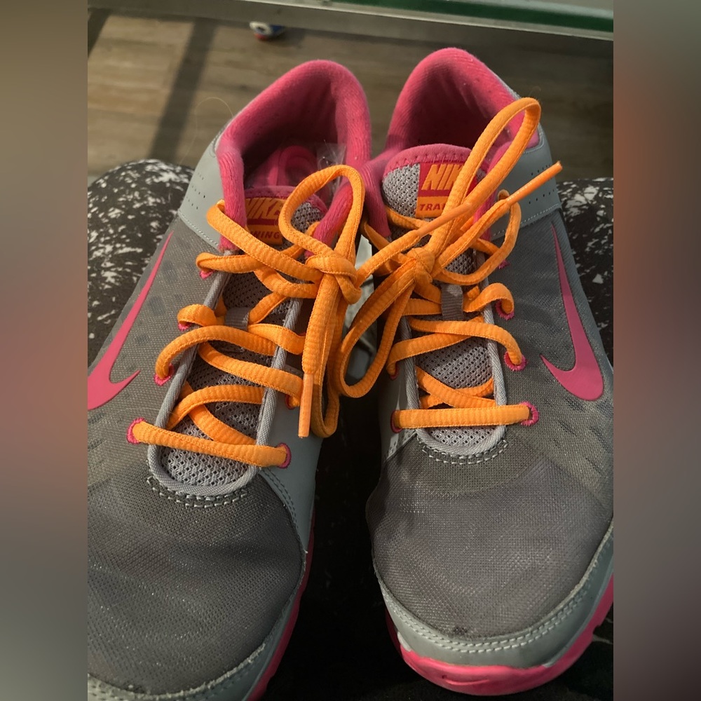 Barely worn! size 9 Nike trainers in gray, pink, orange. Orange &pink shoelaces.